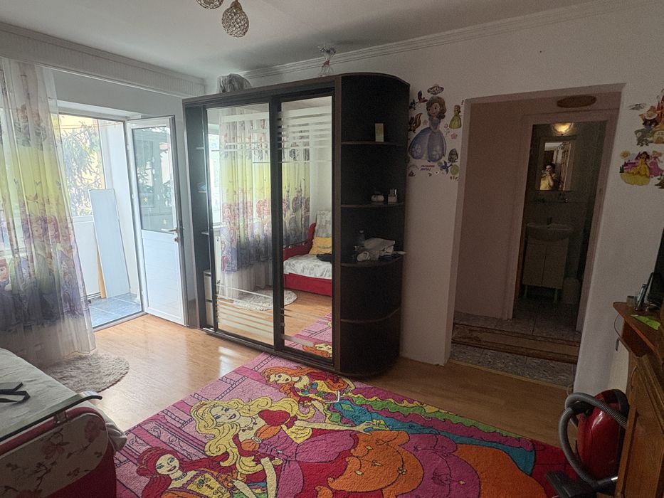 Inchiriez ap 3 camere