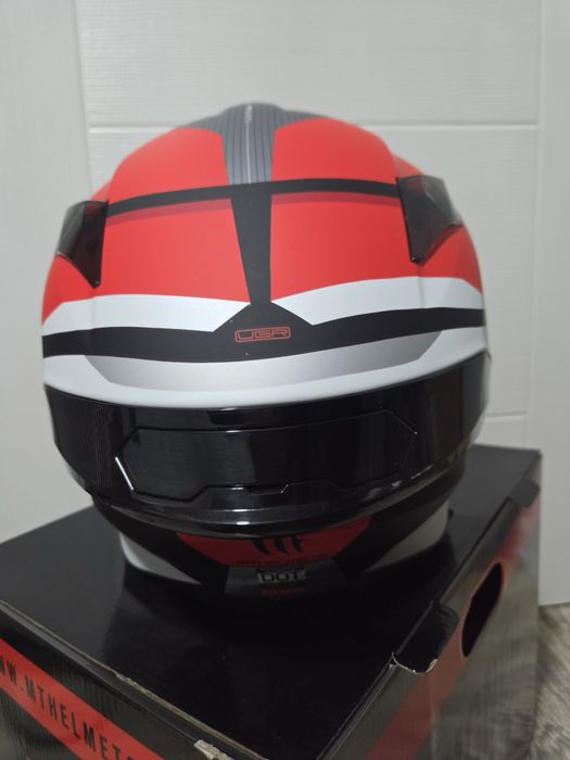 Продавам мото каска MT Helmets – размер S