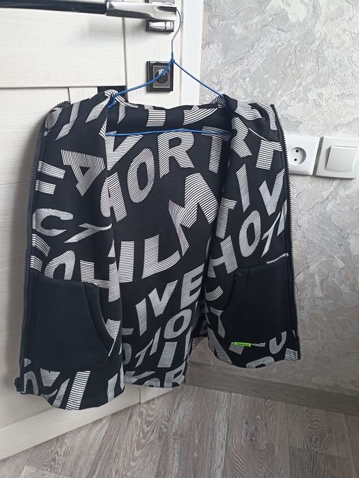 Продам куртку для мальчика.