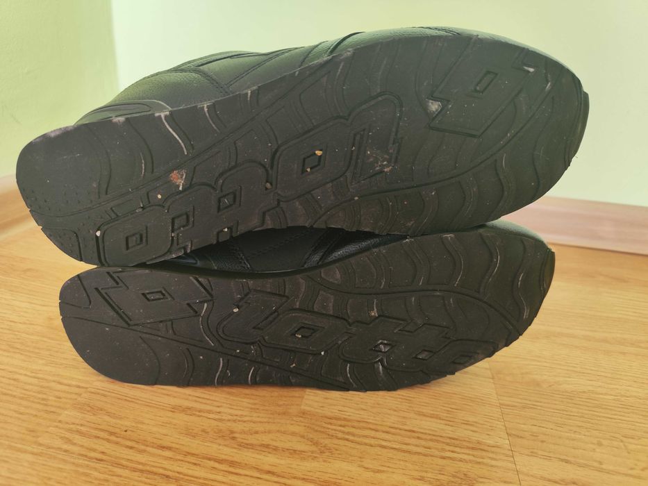 Спортни обувки от еко кожа