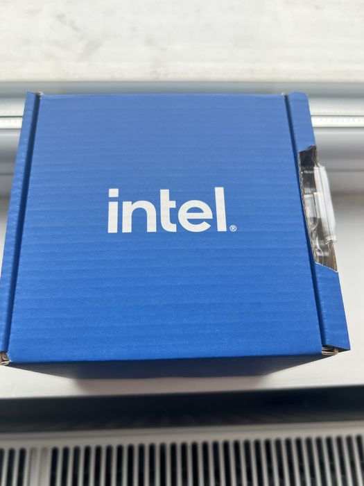 Procesor intel i7 12700 KF in cutie cooler inclus