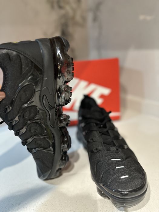 Отново Обувки Nike AIR VAPORMAX Plus Черен