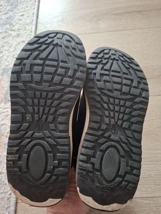 Продам весенние детские ботинки