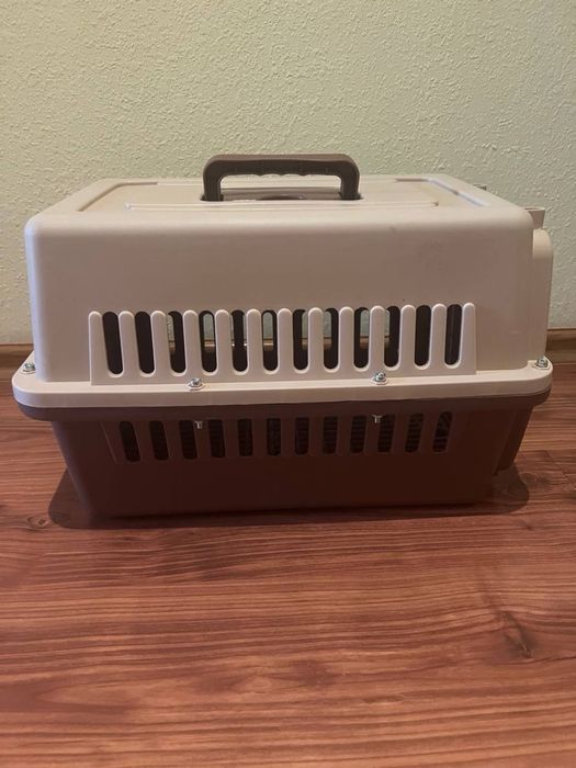 Переноска для кошек и собак