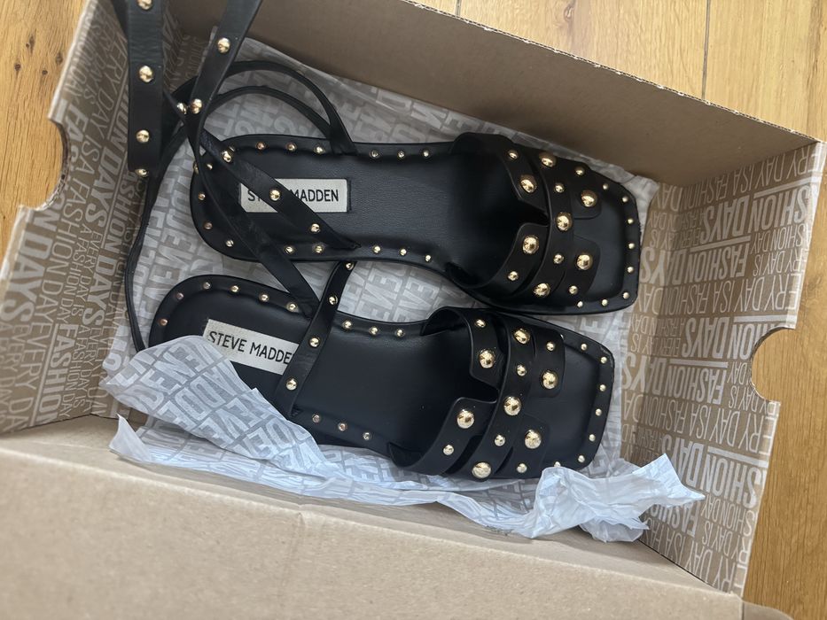Кожени сандали на Steve Madden