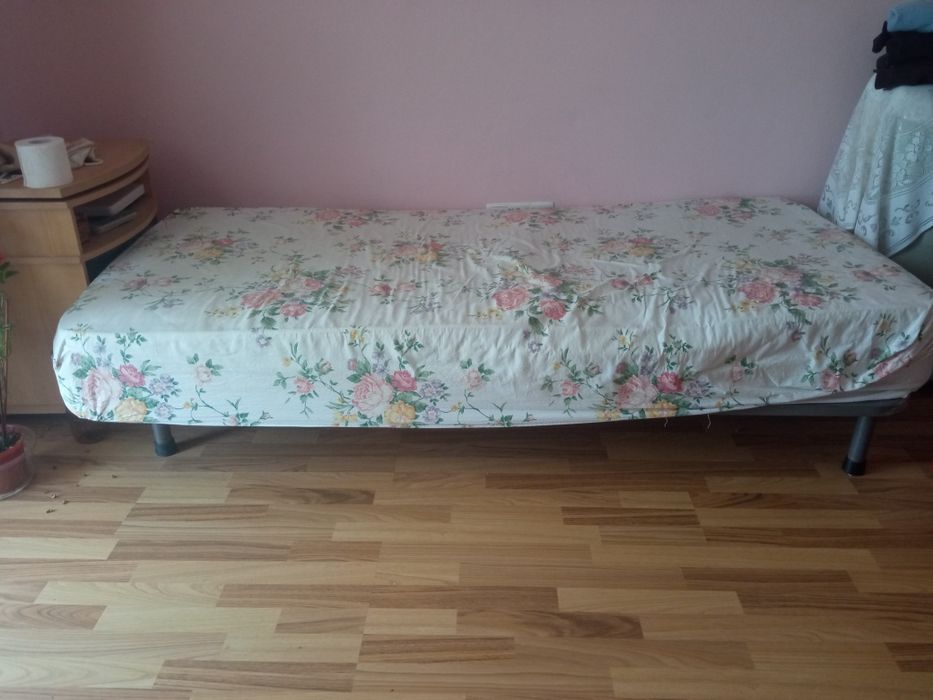 Vând somieră cu saltea ortopedica.