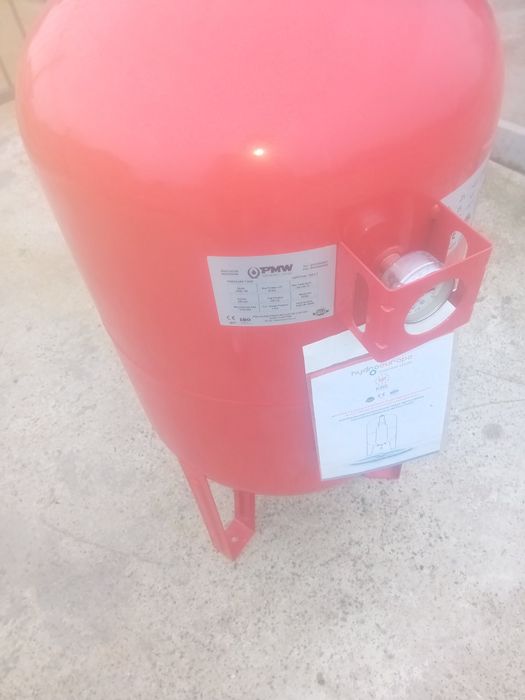 Разширителен  съд за вода.