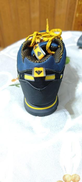 Чисто нови обувки за планината 42 номер  много здрави