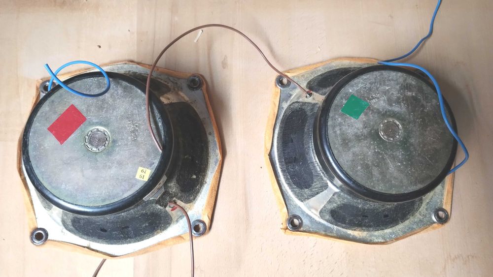 pt muzica un set difuzoare bass Grundig 8 ohmi 30W 20cm