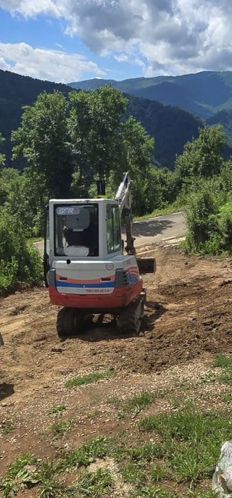 Inchiriez Miniexcavator Takeutchi TB288 pentru sapaturi cu precizie