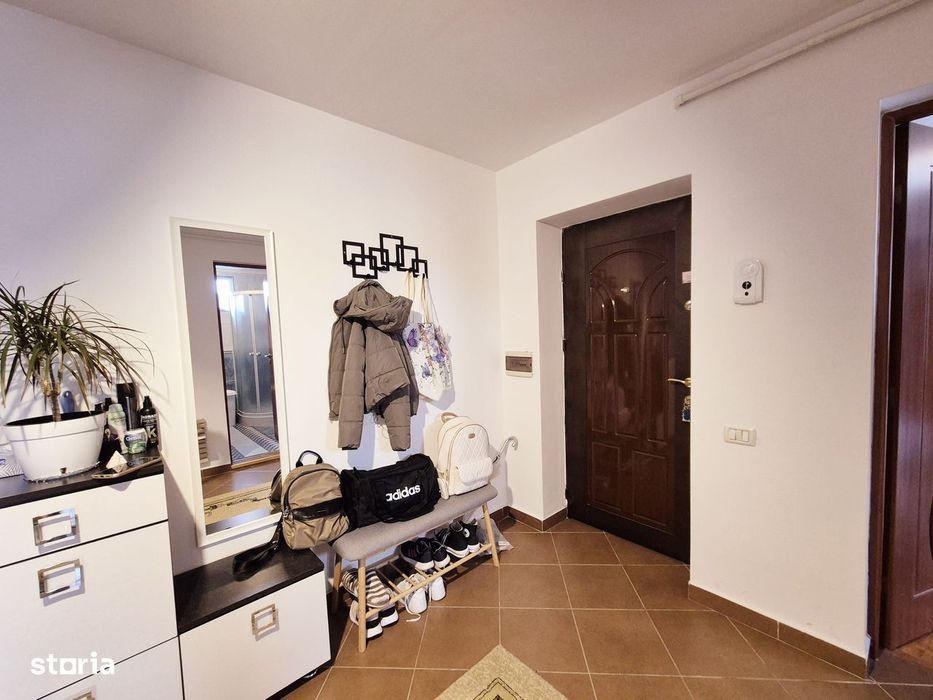 Apartament renovat cu 2 camere, decomandat, zona Precista