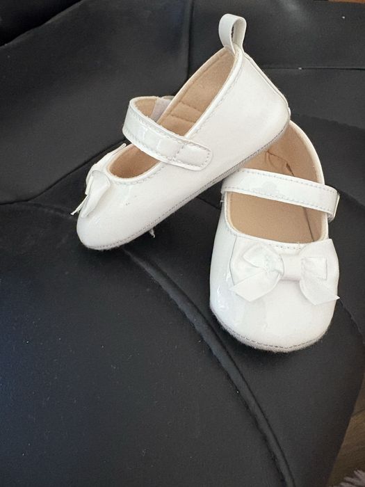 Лачени пантофки за повод