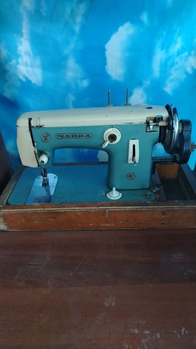 Продаётся швейная машина чайка ручная