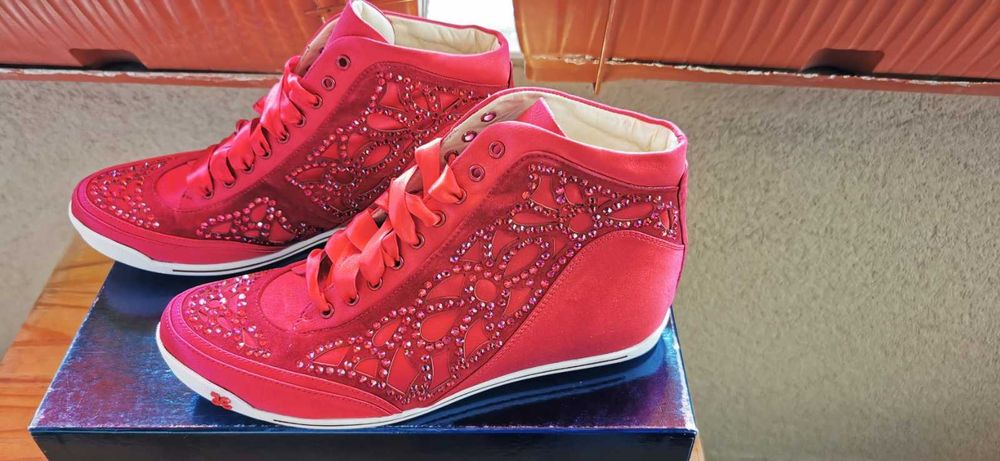 Оригинални маркови дамски кецове / сникърси FABI - 37 номер