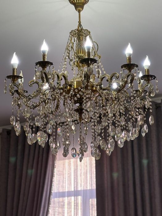 Люстра для зала в отличным состоян