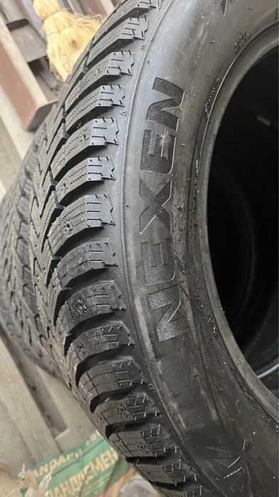 Продается шины. 235/60/18 зимние