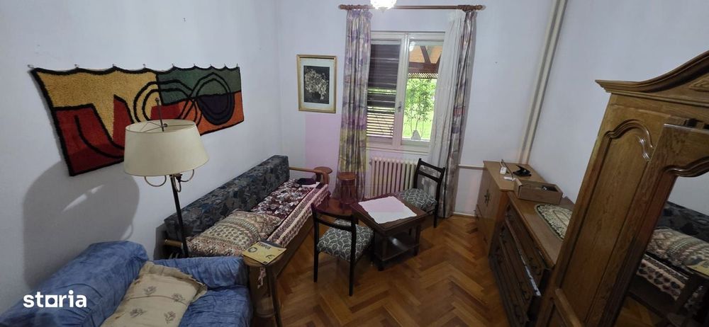 Vila de vanzare cu 6 camere si teren de 5116 mp in Cornu, Prahova