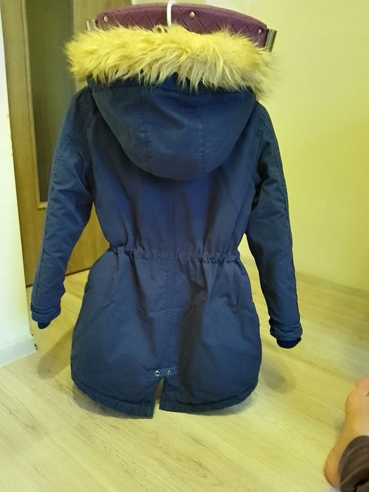 Vând geaca de iarna pt fetițe mărimea 146-152, vârsta 10-12 ani