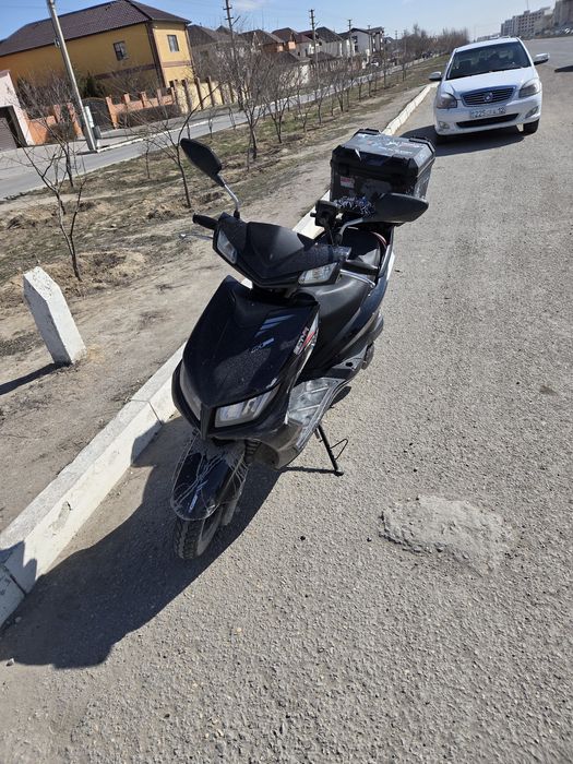 Продам скутер М.8