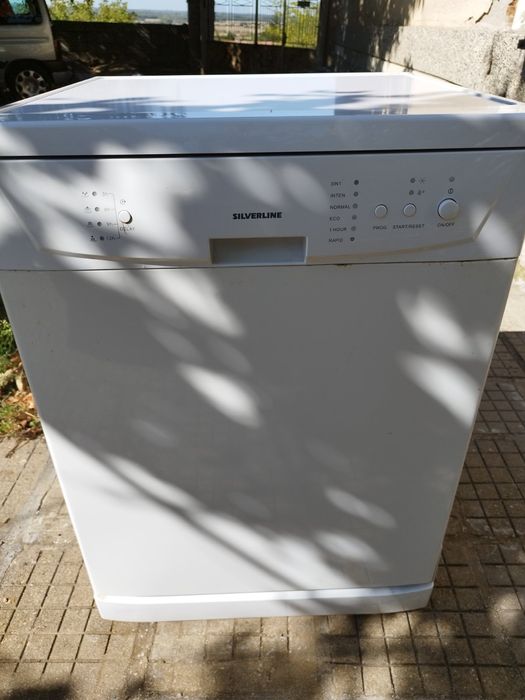 Продавам съдомиялна машина