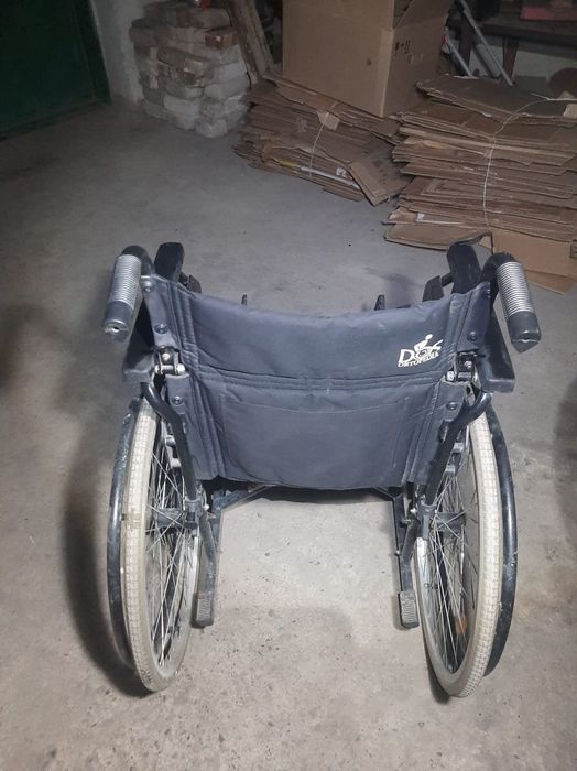 Продам инвалидную коляску.