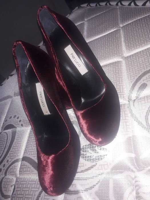 tufli sotiladi bir marta ham kiyilmagan yangi