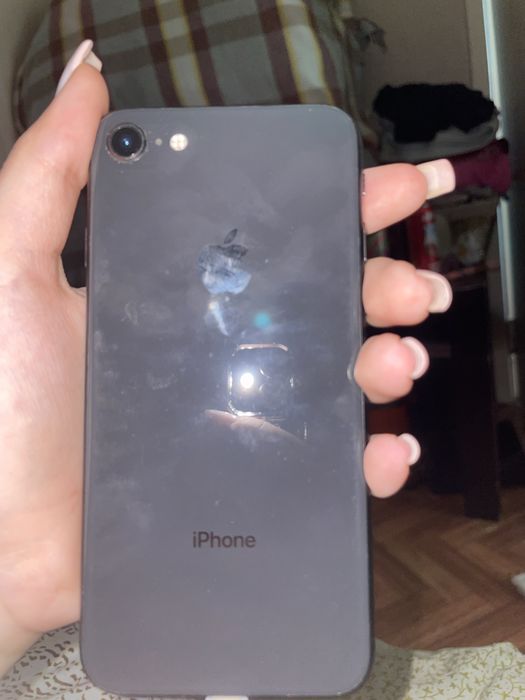 продам iphone 8 без коробки