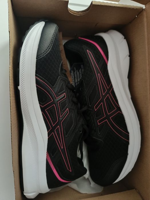 Маратонки Асикс, ASICS