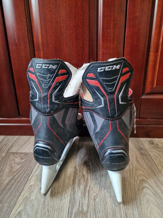 Хоккейные коньки CCM