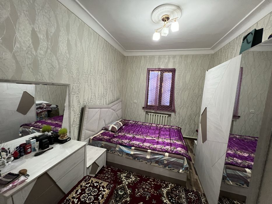 Murobod tumanida 2,3 sotix  6 xona uy