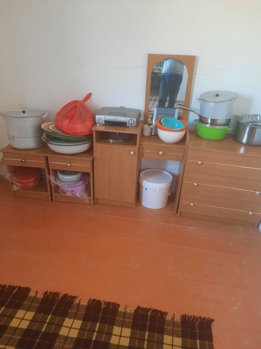 Продаётся спальный гарнитур.