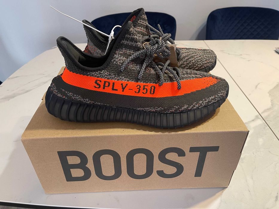 Vând Yeezy Boost 350 V2 Carbon Beluga - număr 43 1/3