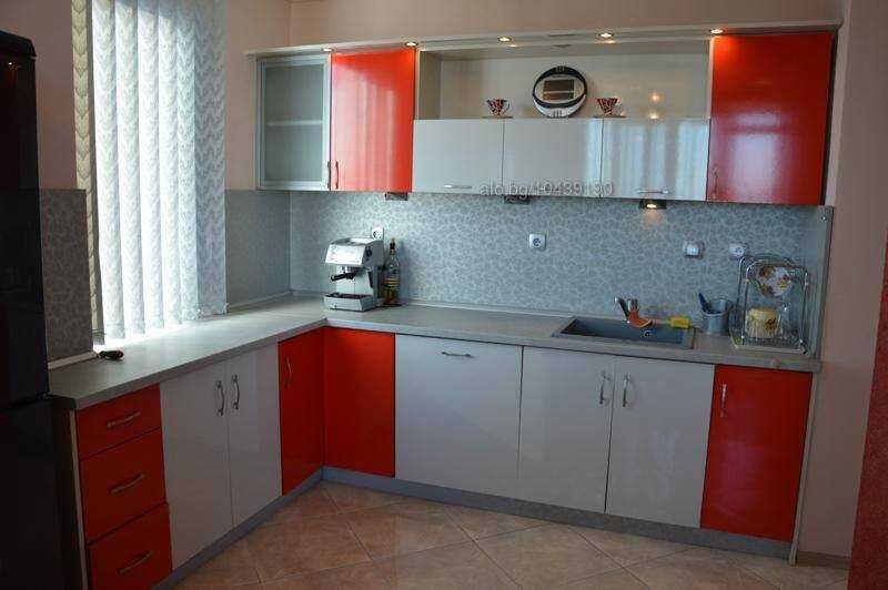 Дава се под наем Тристаен апартамент в Бургас, Възраждане - 105 кв.м за 561 € - Снимка #3