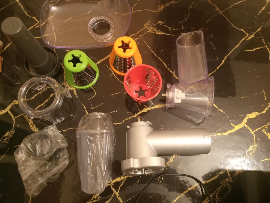 Срочно продам электромясорубку