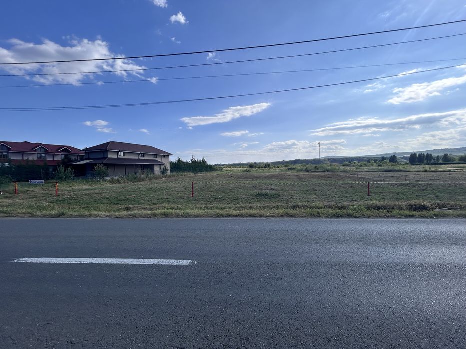 Teren intravilan în zonă rezidențială – 1.200 mp, gaze, apă , curent și iluminat public
