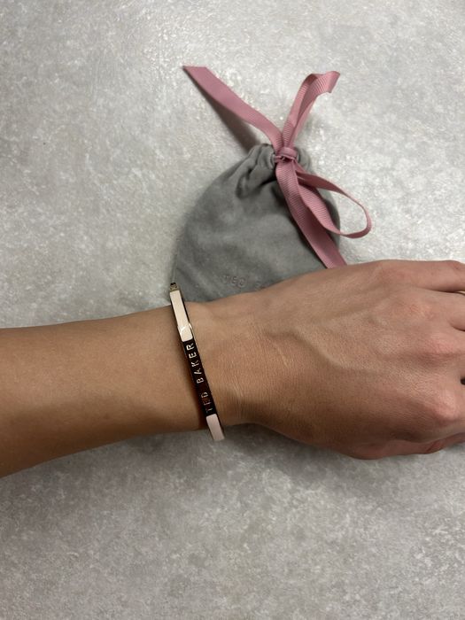 Твърда гривна Ted Baker