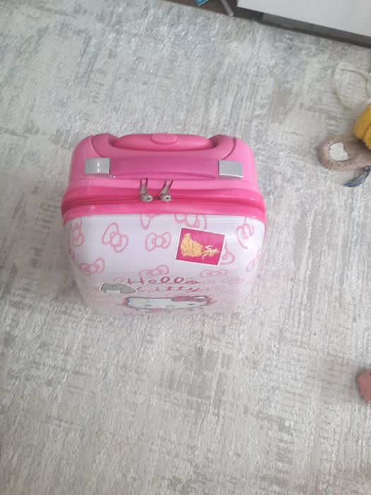 Чемодан   детский  на девочку