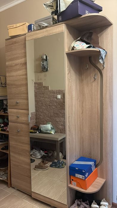 Продаётся Шкаф и прихожка