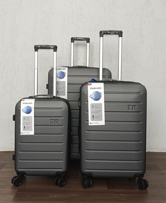 Продам новые чемоданы