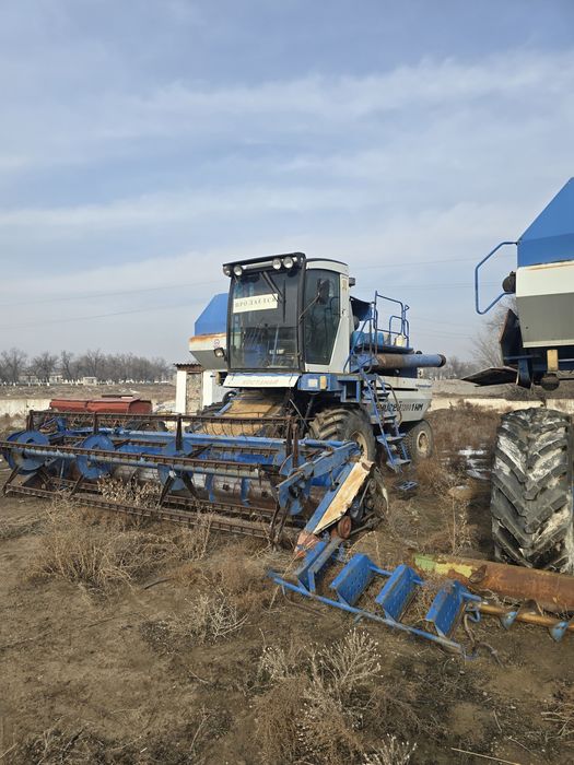 Комбайн Енесей на ходу