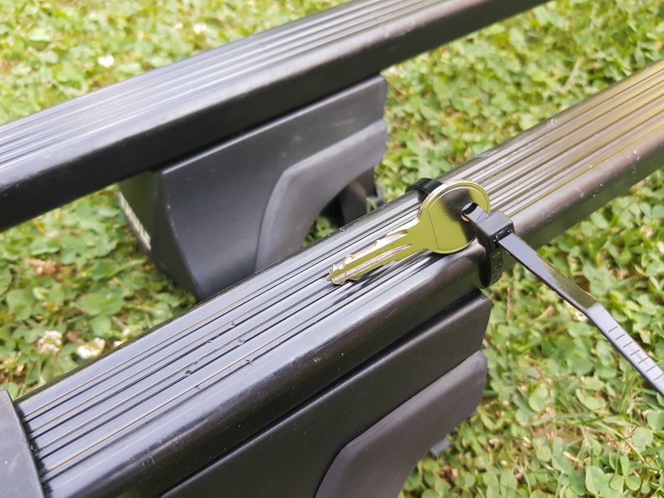Bare transversale Thule, portbagaj universal cu antifurt