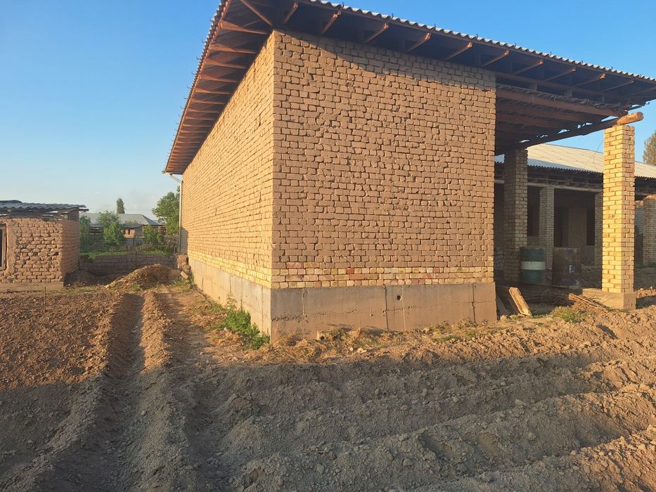 Учаска сотилади . Нурафшон