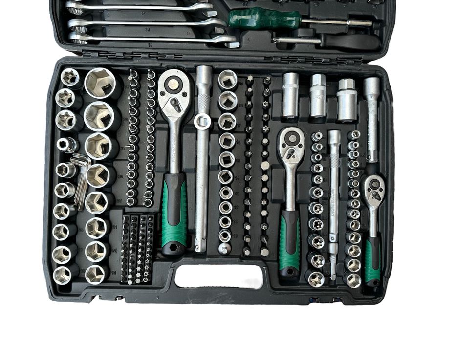 Професионални инструменти с 216 части