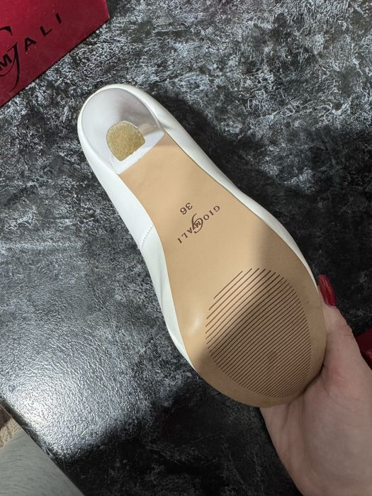 Продам туфли giomali