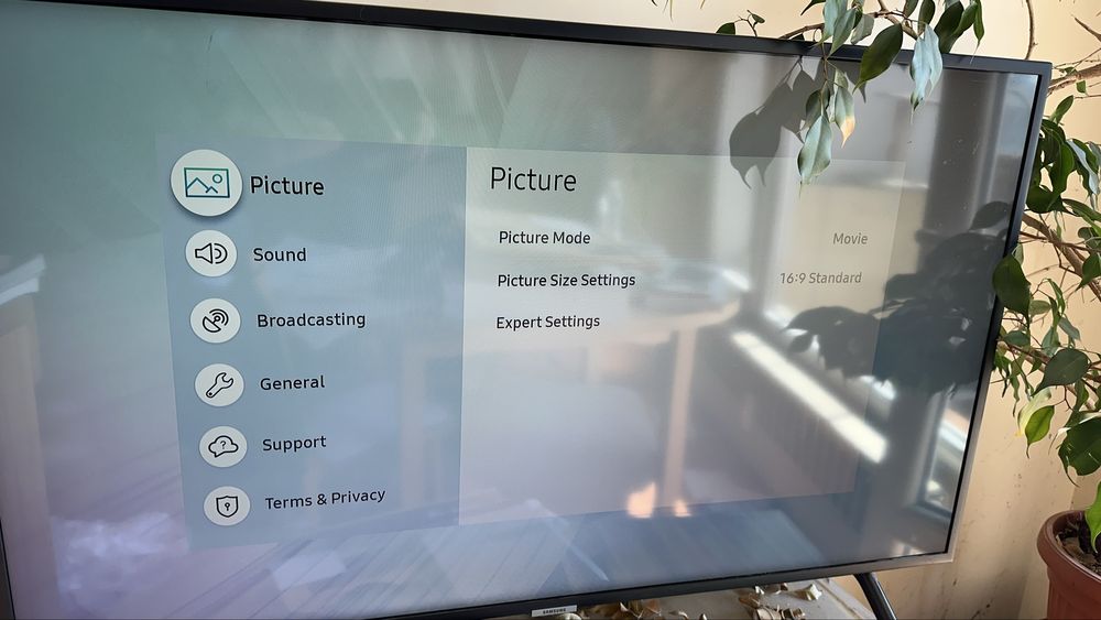 Продавам Samsung 40" 4K Ultra HD Smart TV – много запазен!