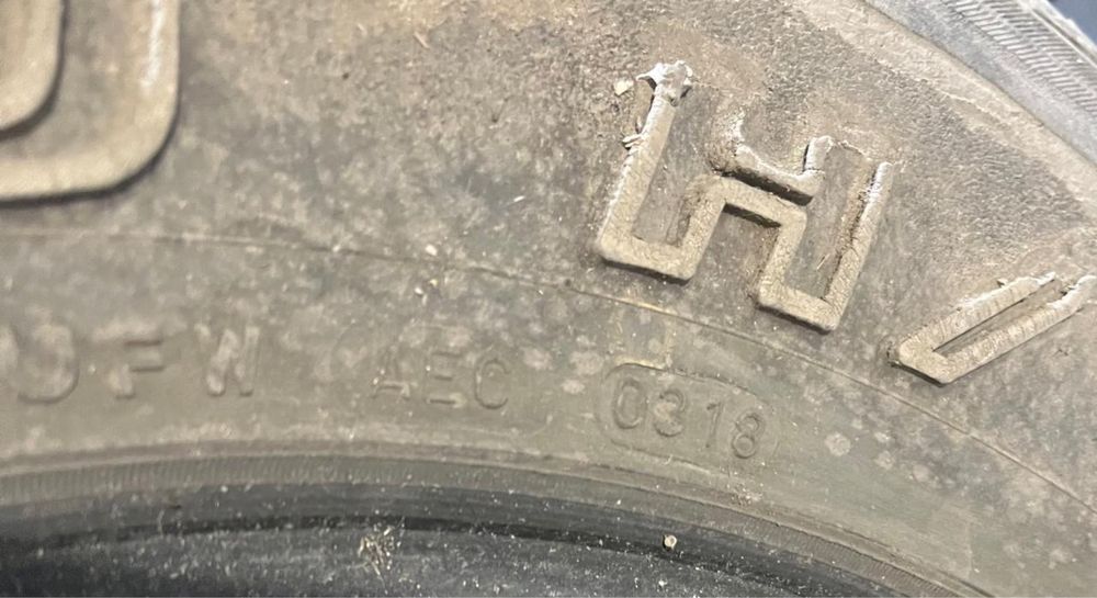 Продам комплект летней резины ( MAXXIS)