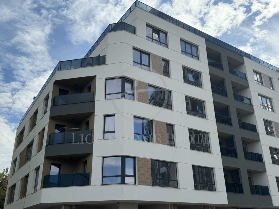 Продава се Тристаен апартамент в Пловдив, Христо Смирненски - 141 кв.м за 1200 €/кв.м - Снимка #1