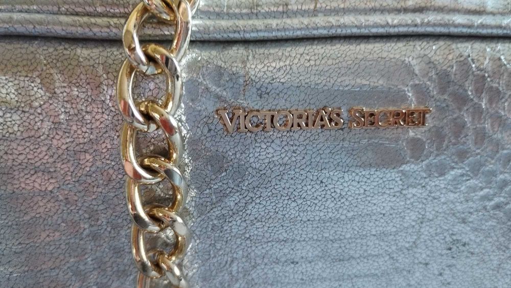 Чанти Guess, Armani exchange, Victoria's secret