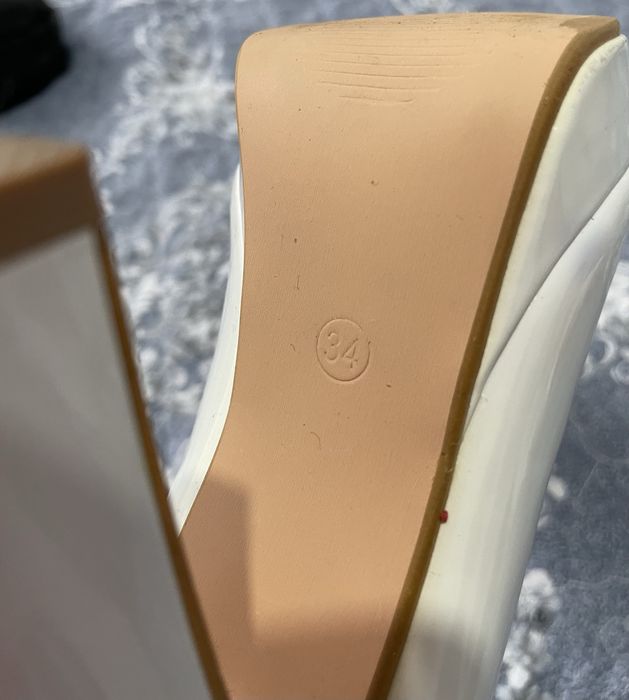 Продам белые Туфли