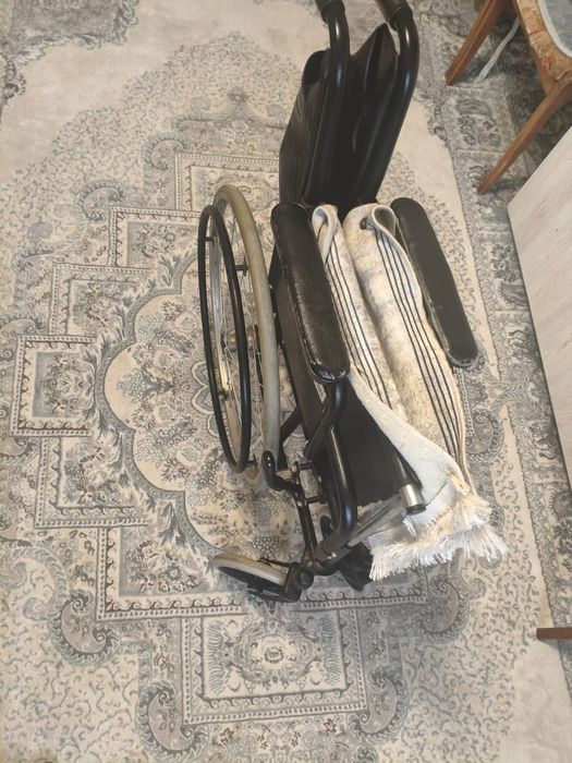 Продам инвалидную коляску